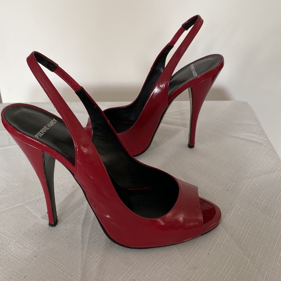 Classic patent leather sling back peepedtoe pumps in Deep red colour. - Picture 3 of 5